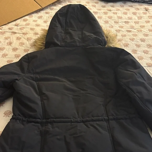 Abercrombie & Fitch Navy Puffer Coat with Faux Fur Trim - Picture 6 of 6